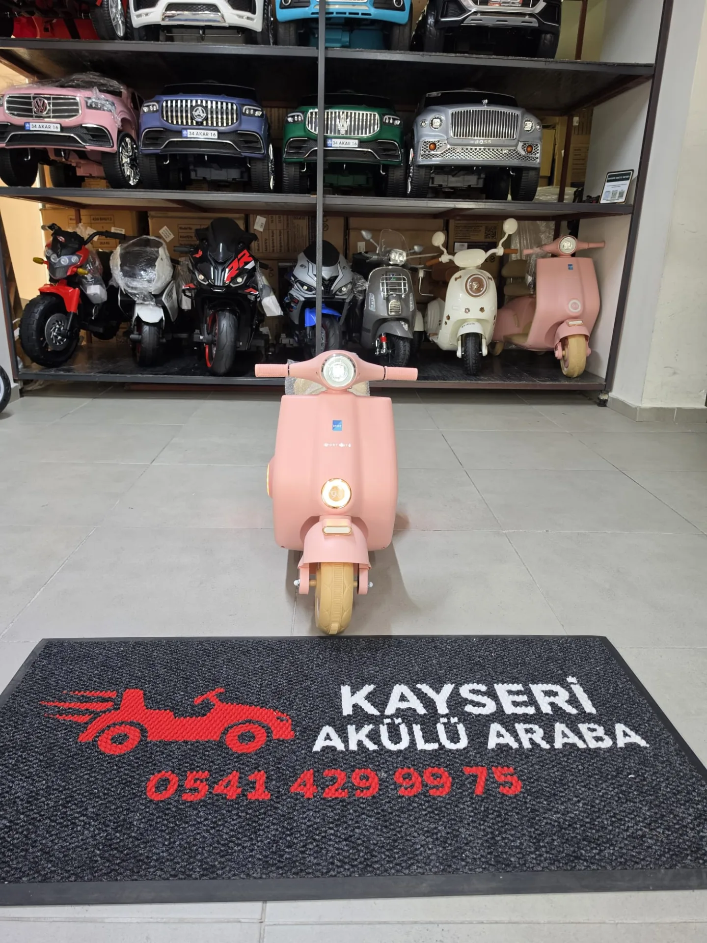 KÜÇÜK BOY VESPA 